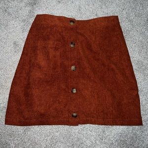 Orangey brown button down skirt with one pocket. Size: M